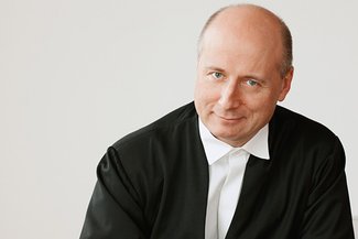 paavo-jarvi-high-res-3-credit-julia-bayer.jpeg